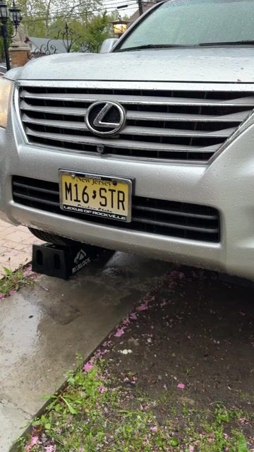 2011 Lexus LX 570 VIN: JTJHY7AXXB4082697 for Sale - Cars & Bids